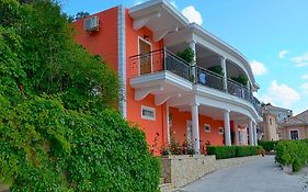 Nikas Villa Orange Apartments